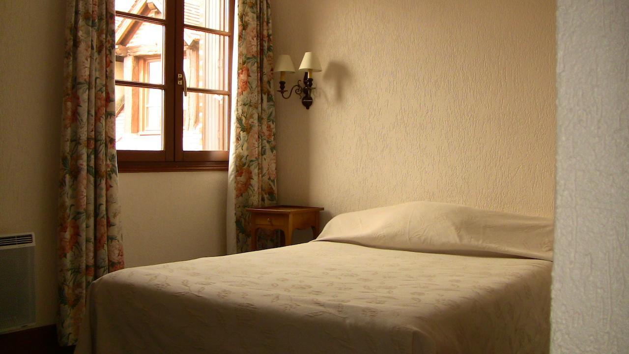 Logis Hotel Auberge Des Potiers Jouy-le-Potier Номер фото